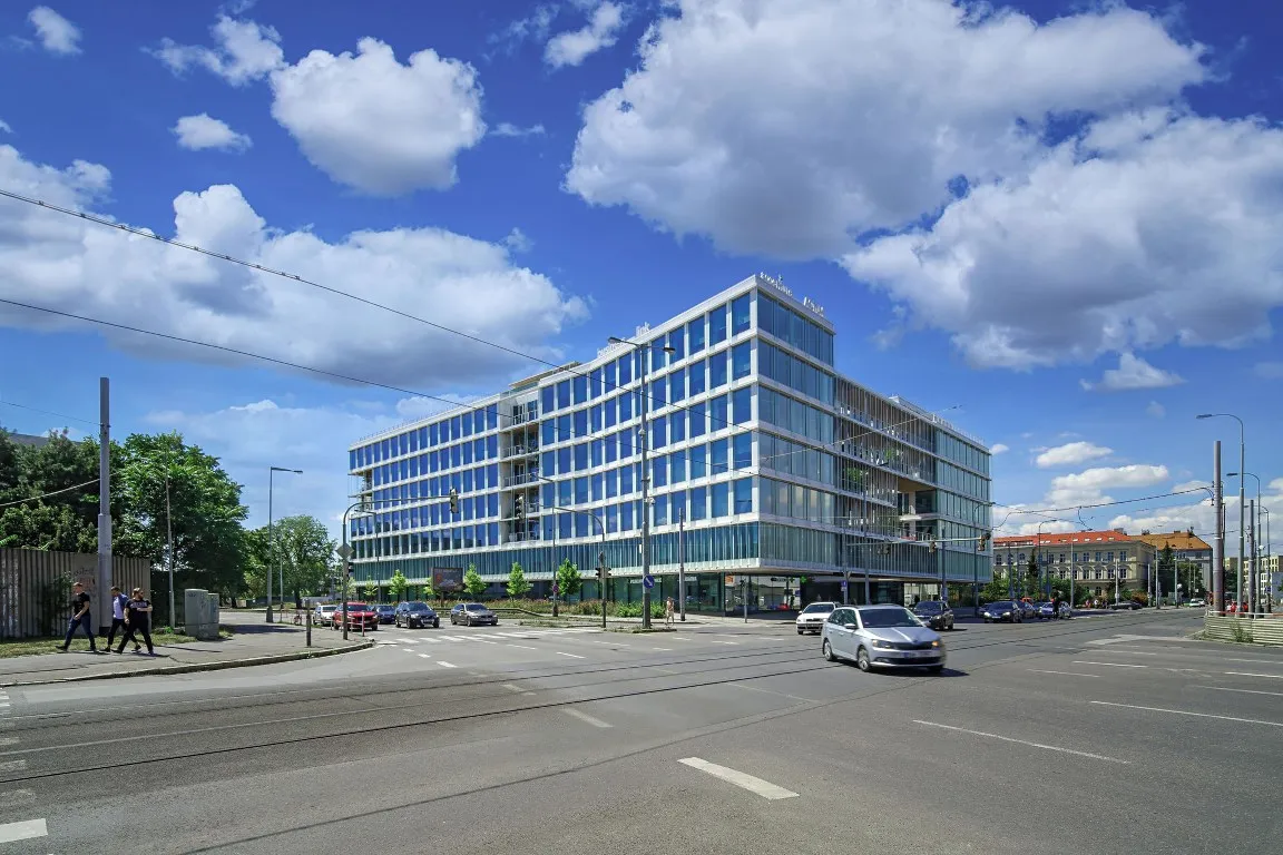 Pronájem kanceláře 648 m²